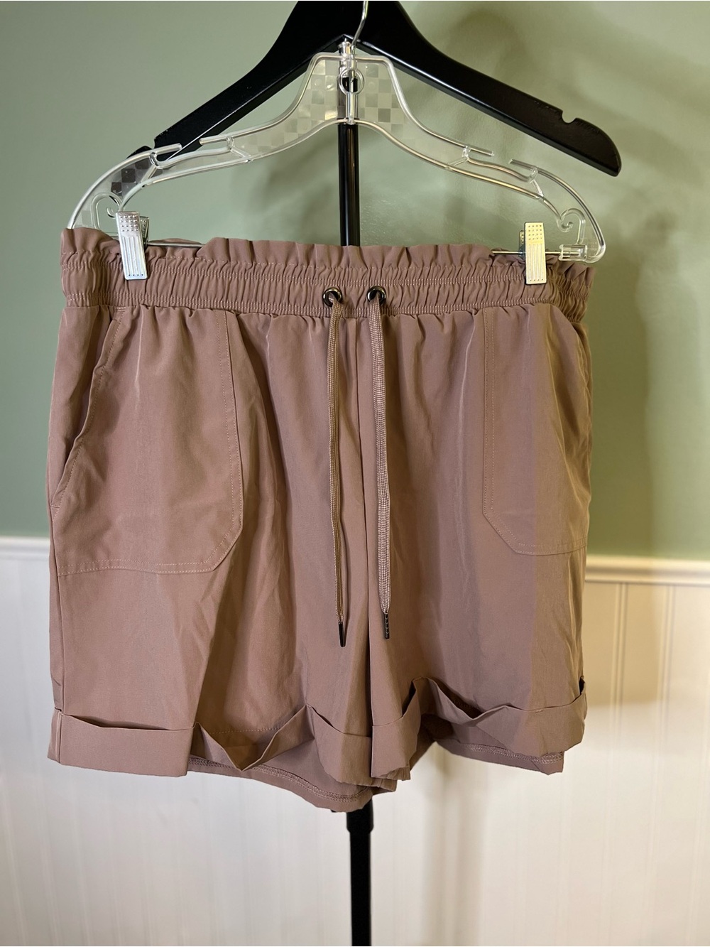 Danskin Ruffle High-Waist 4 Pocket Drawstring Cuff Shorts - Mauve Taupe. Size XL